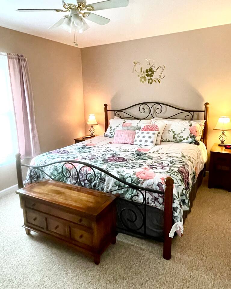 Master 1st bedroom has King Bed, cable tv and a view of the lake