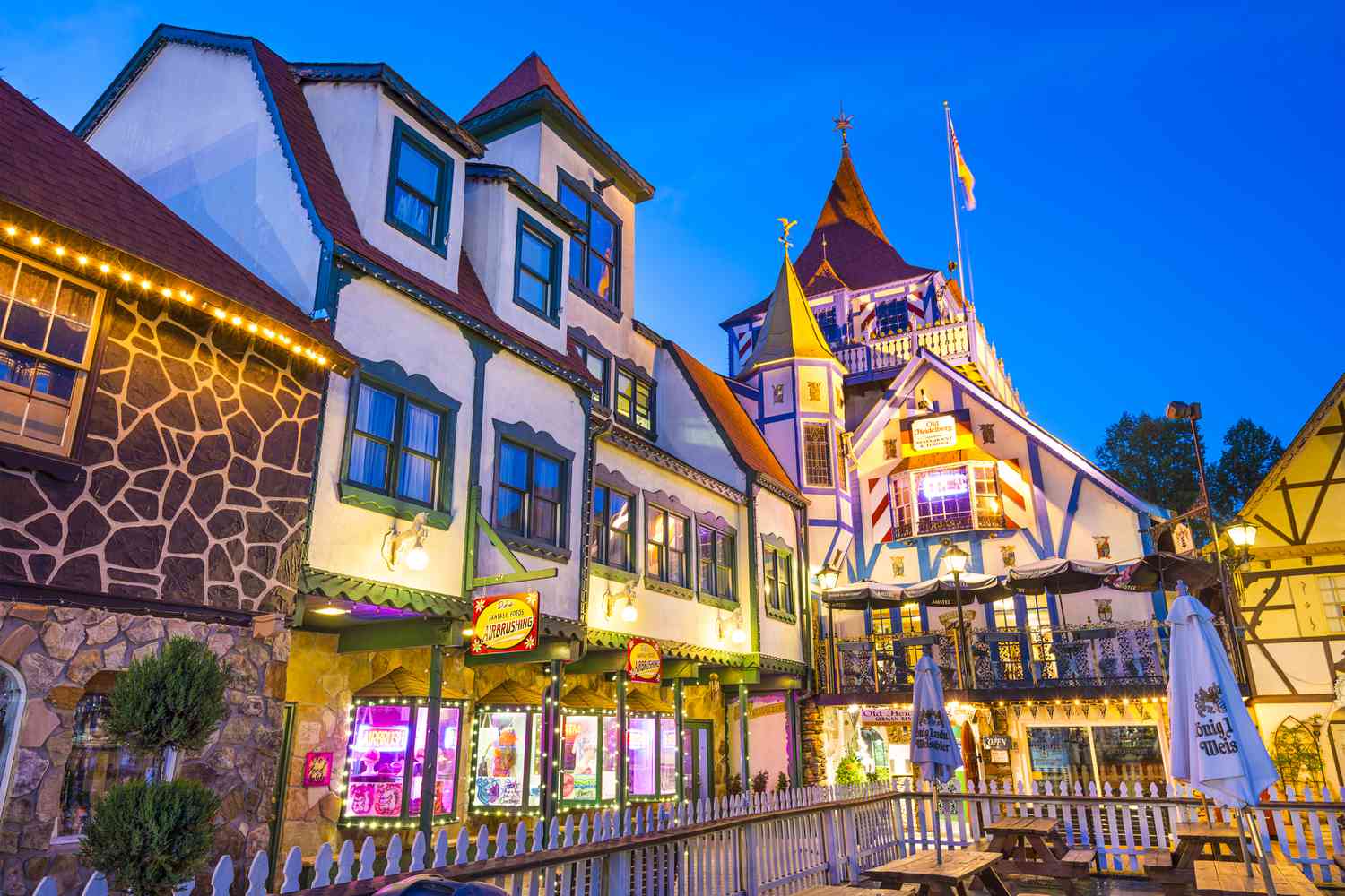 Oktoberfest + Walk to Downtown Helen + Hot Tub 6