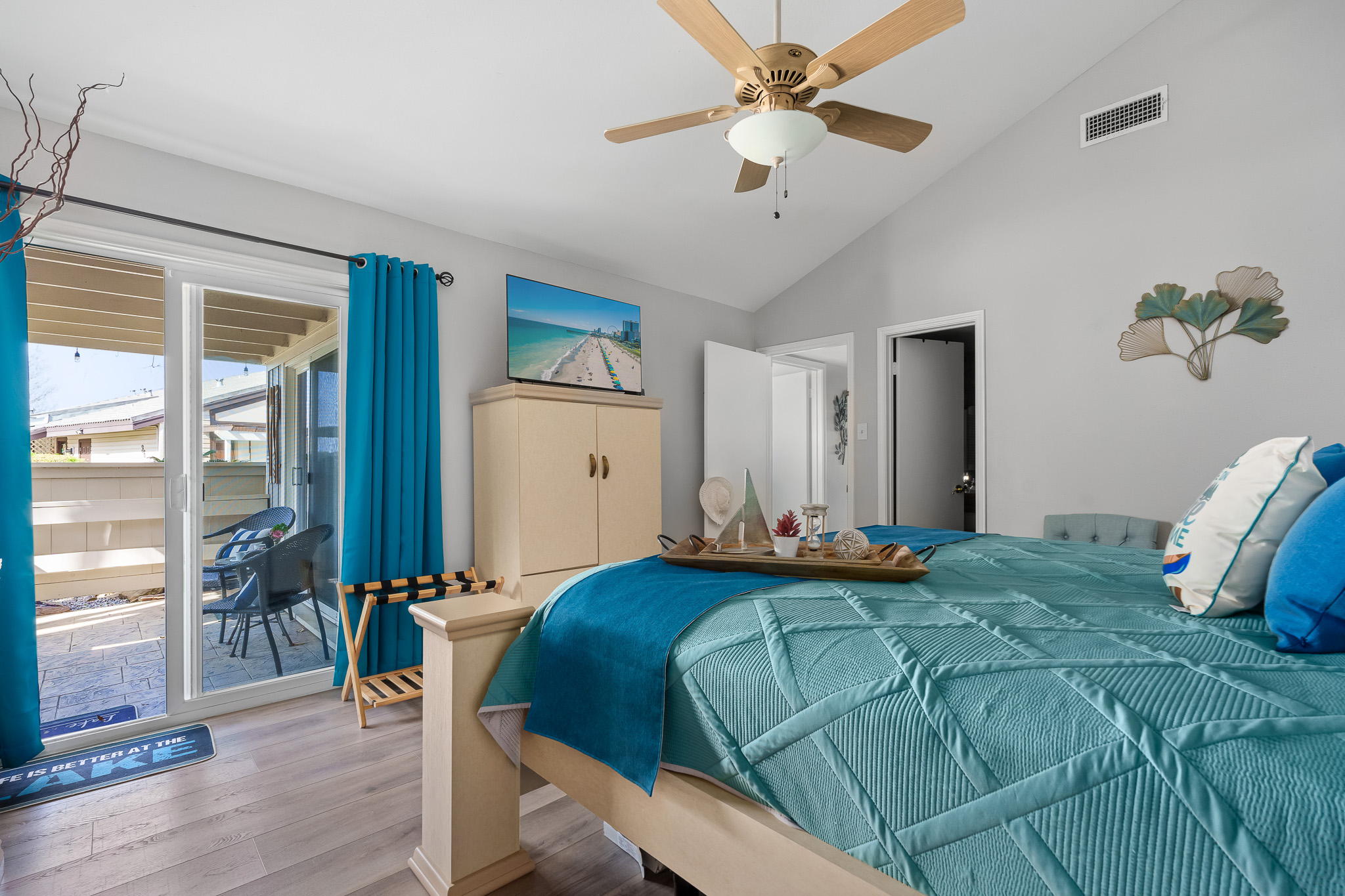 Slide open the door to your private patio and let the fresh air in—this cozy king suite brings the lake life right to your bedside.