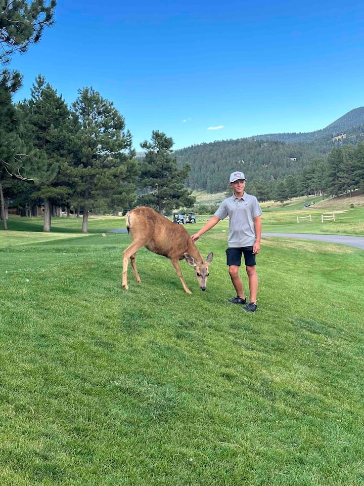 You never know who you will run into on the golf course 