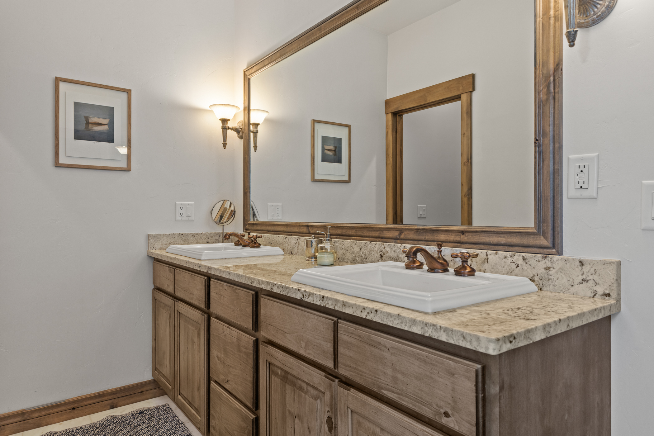 Upper Level Shared Bathroom 2 for Bedroom 2 & 3