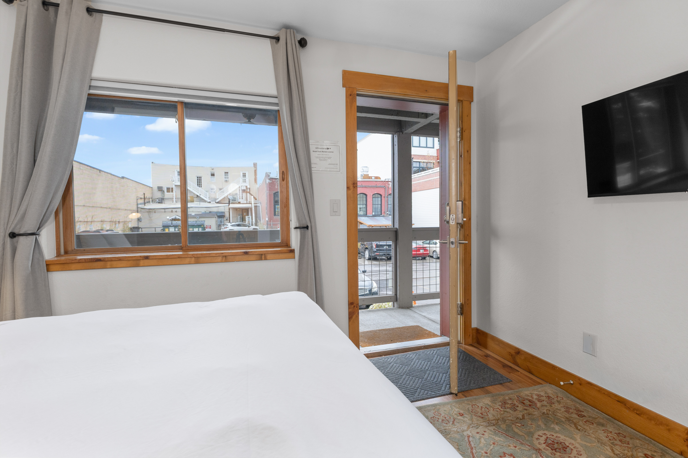 Bedroom 2 | Queenbed | Smart TV