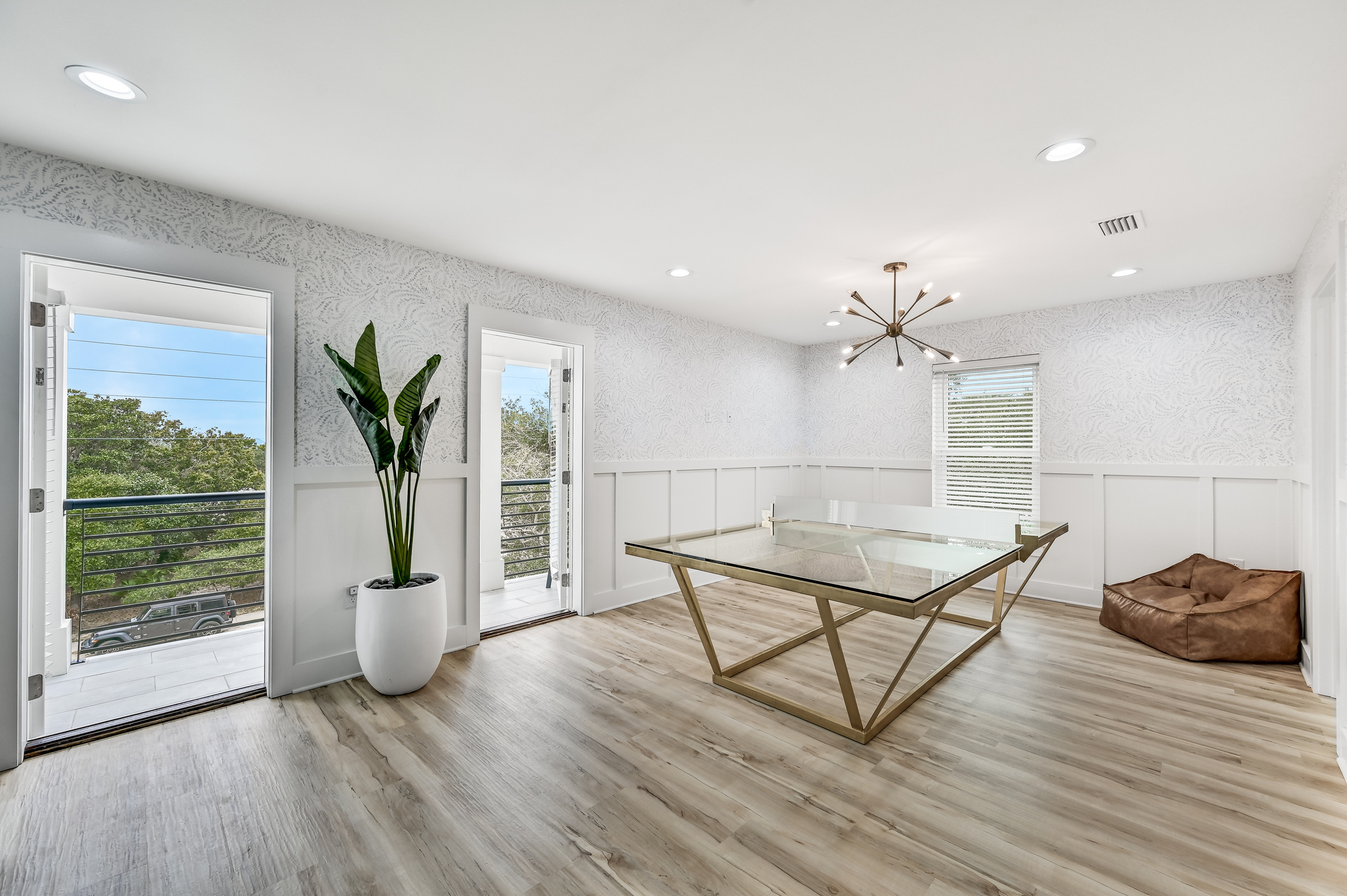 Ping-Pong Room (third floor)