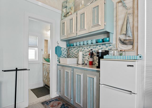 e9537eb296414a008744394bdc3e73da | Beachhouse | Texas | TX | Vacation Homes | Galveston | Crystal Beach | Kokomo | Breezy Days | Beachfront Elegance | Sunrise Serenity | Southern Sands Property Management, LLC