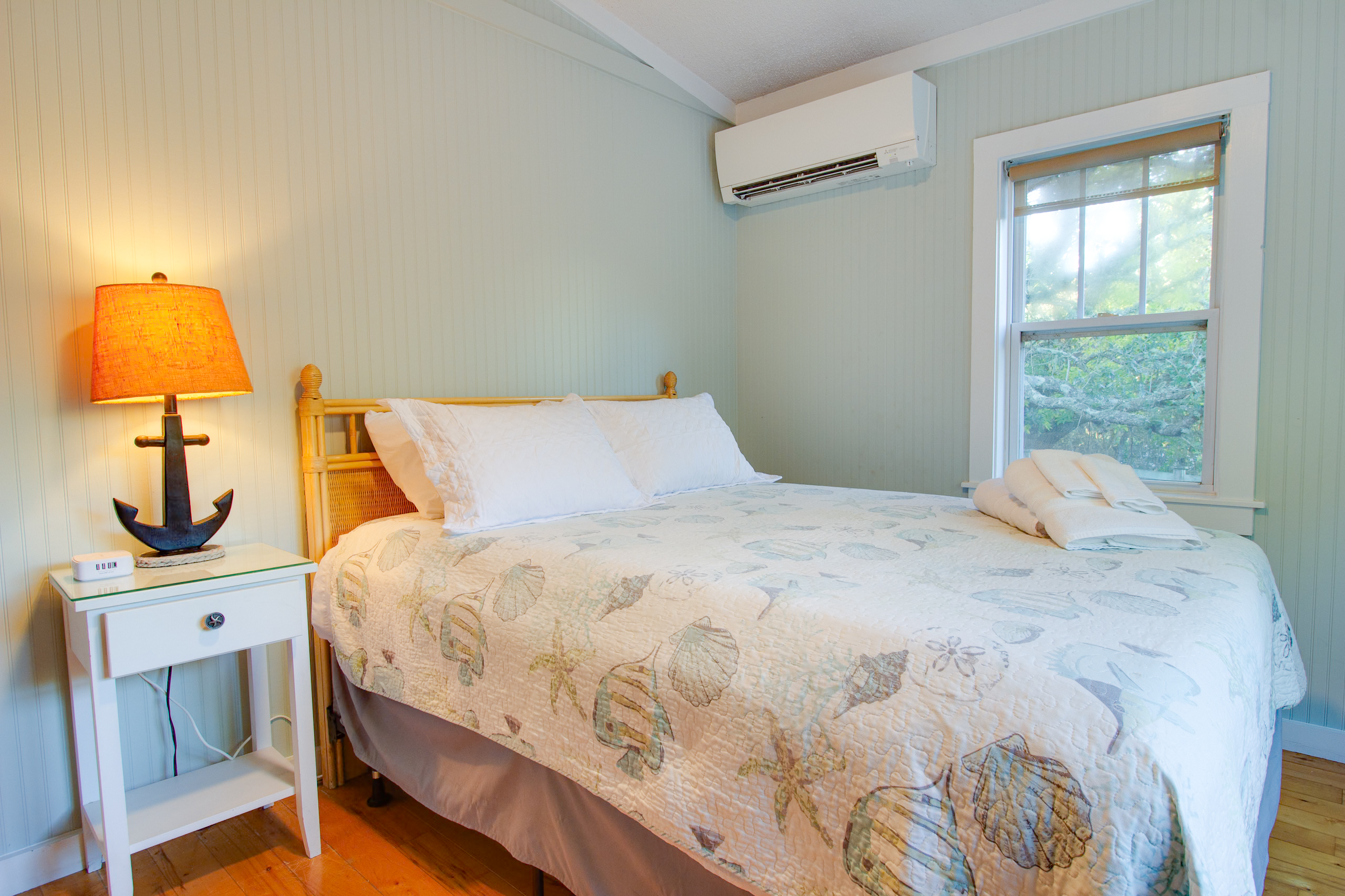 Bedroom 2: Queen Bed