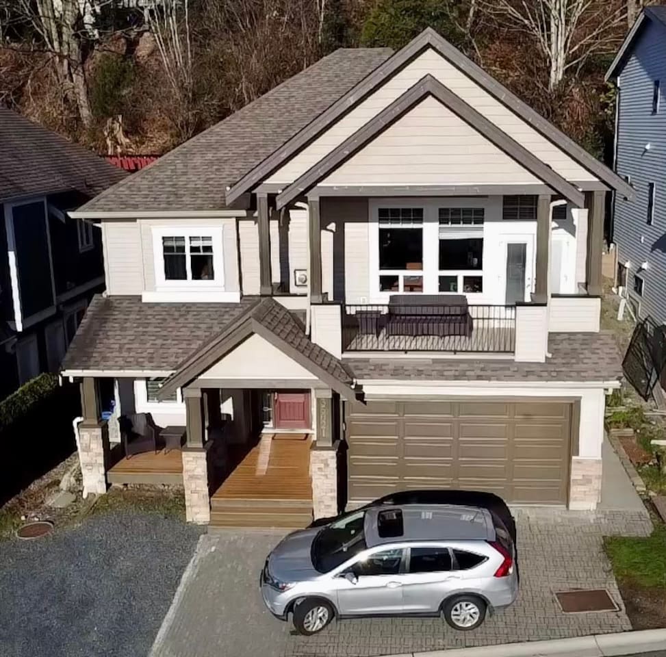 This picture is taken from a drone 
and show’s the whole house.
The parking for the suite is on the left on the gravel. 
The walk way to the suite is on the right of the garage.