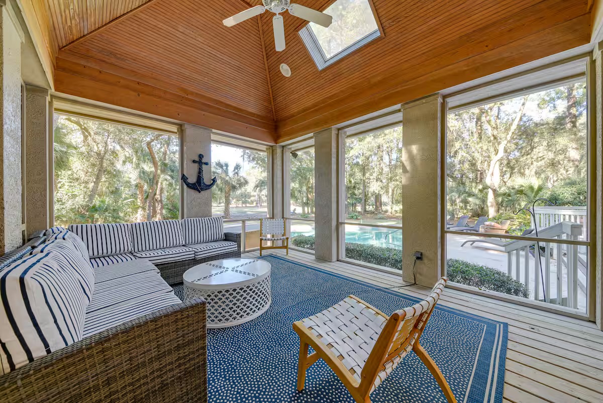 Enjoy your morning coffee or afternoon beverages out here!