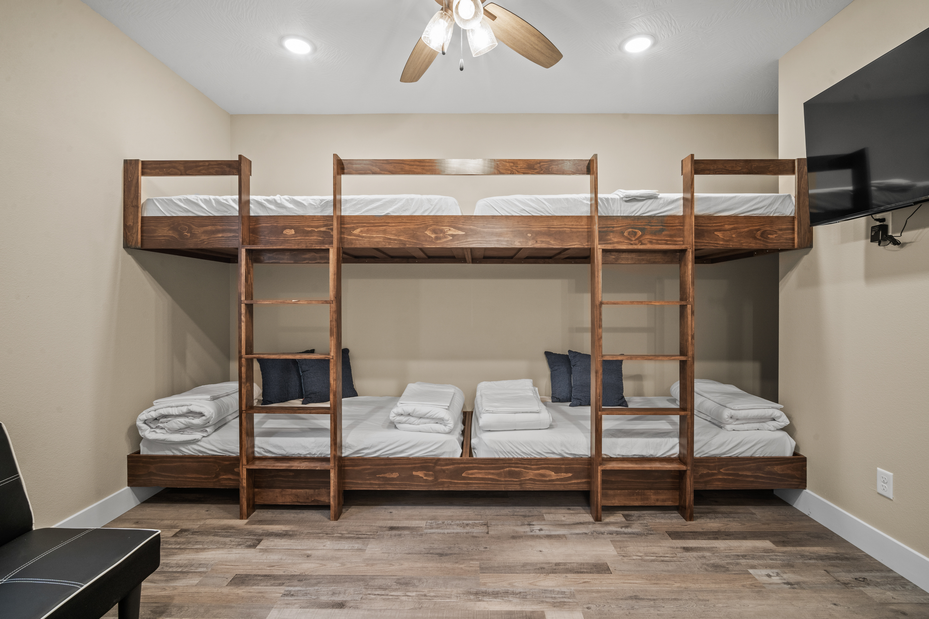 Bedroom #6/Bunk Room