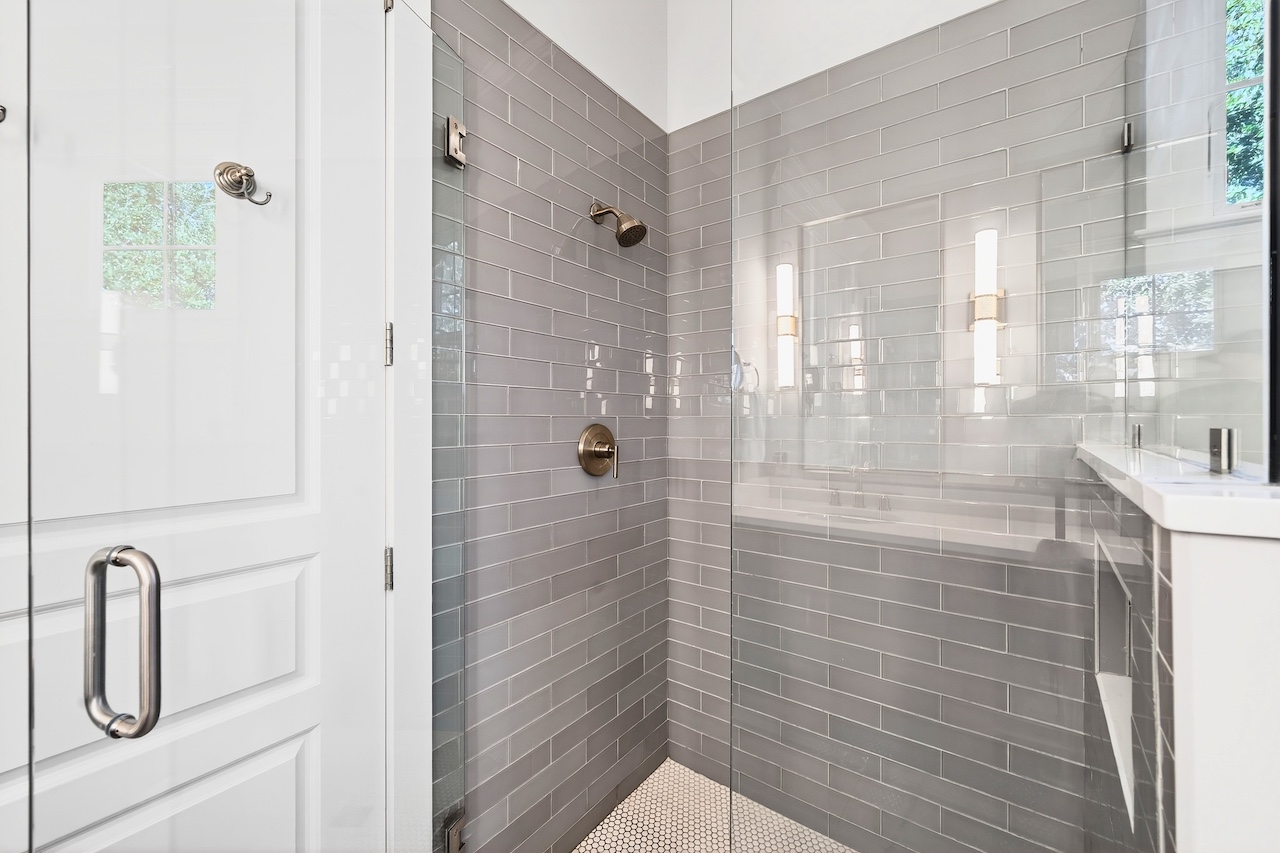 Primary King Suite Full Bathroom