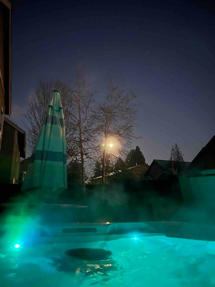 Unwind in our luxury hot springs high-jets tub—a perfect treat that turns every day into a dreamy, relaxing escape.