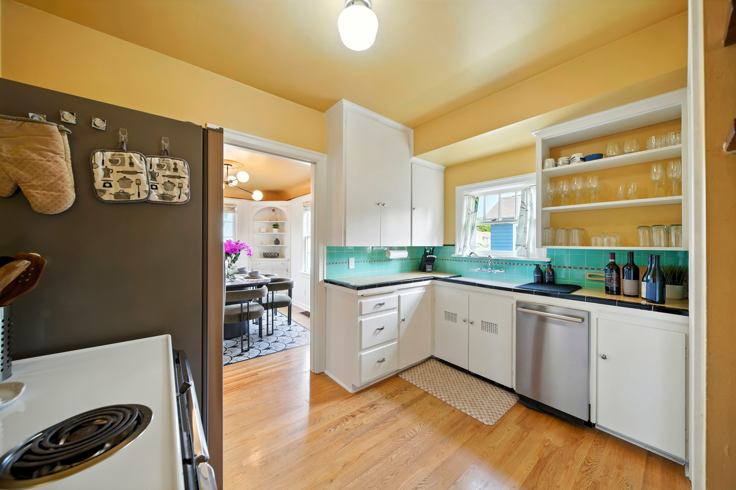 Charming, compact kitchen with a vintage, electric range.