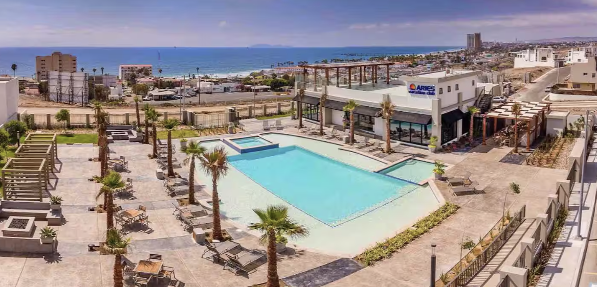 As our guest, you'll also enjoy access to the private community Punta Azul Clubhouse, giving you even more ways to relax during your stay.

Enjoy:
🏊 Heated swimming pool
💦 Community jacuzzi