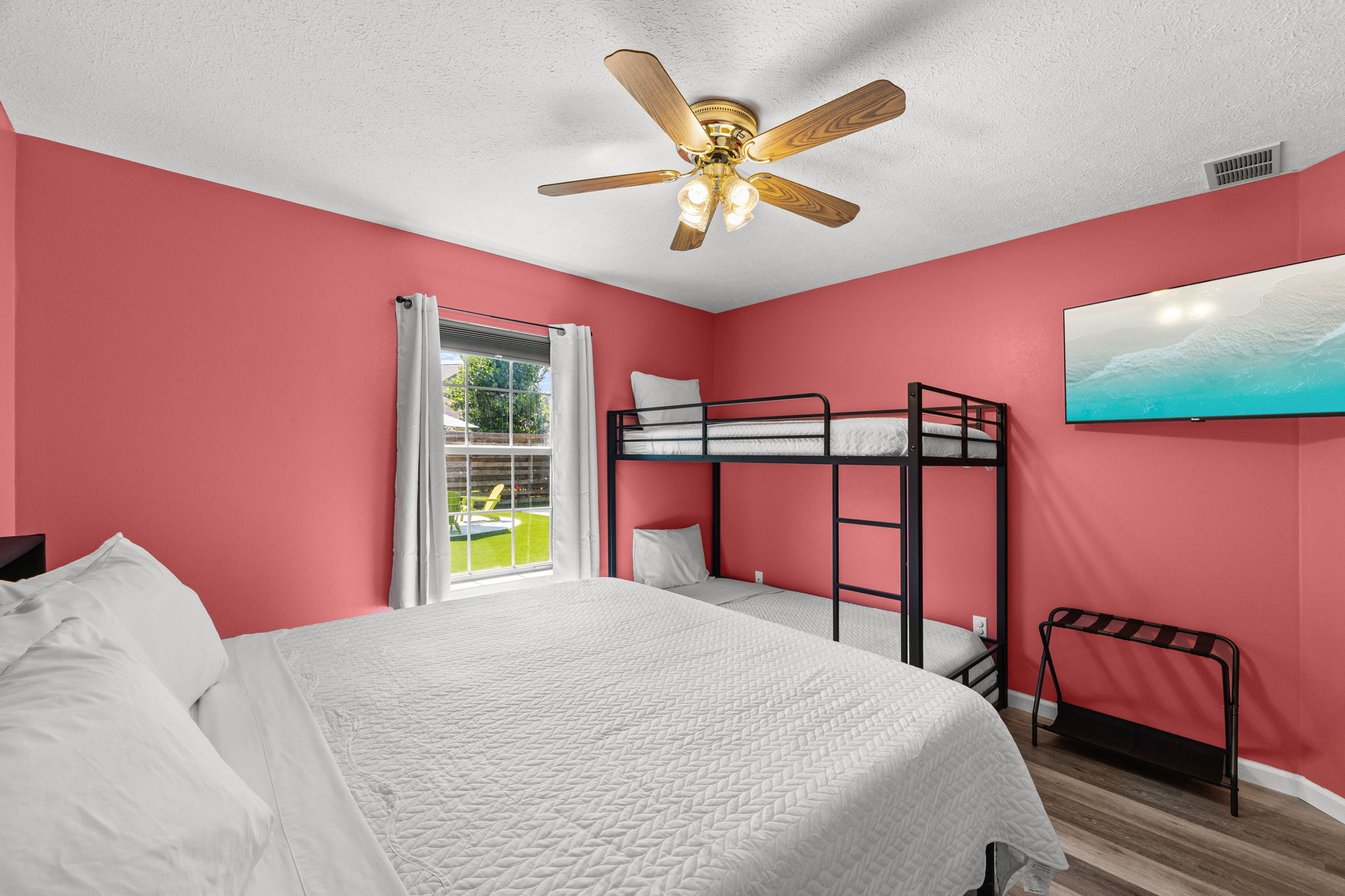 Welcome to the vibrant Bubble Gum Room! This fun, spacious room is perfect for families or groups, featuring an ultra-comfortable king bed and a set of sturdy XL twin bunk beds. Enjoy your favorite shows on the 43-inch smart TV, unpack easily with two prov