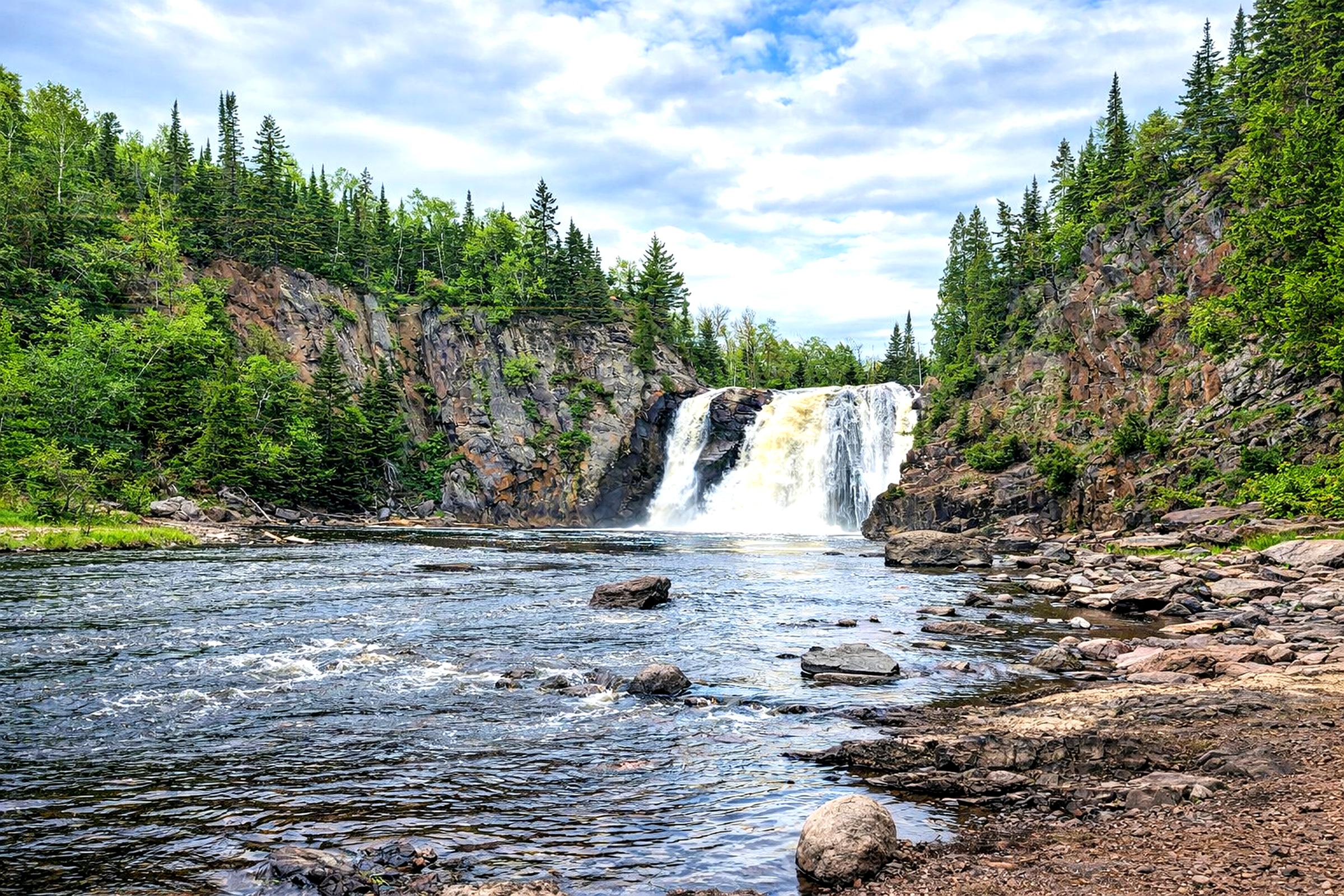 High Falls at Tettegouche State Park, Spring runoff brings this powerful waterfall to life, framed by lush green foliage and dramatic cliffs. A must-see North Shore highlight just 4 minutes from the cabin and an unforgettable adventure.