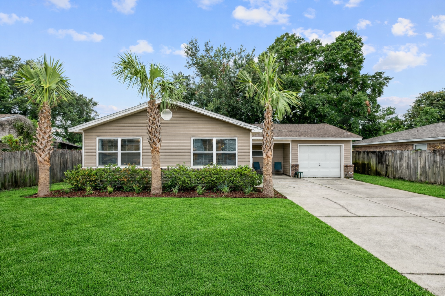 Your Dream Getaway Awaits in our Spacious 4-Bedroom Retreat 🏡✨Perfect for families or groups seeking relaxation and togetherness. Your unforgettable stay begins here. 🌟👨‍👩‍👧‍👦 #FourBedroomBliss #GroupGetaway #HomeAwayFromHome
