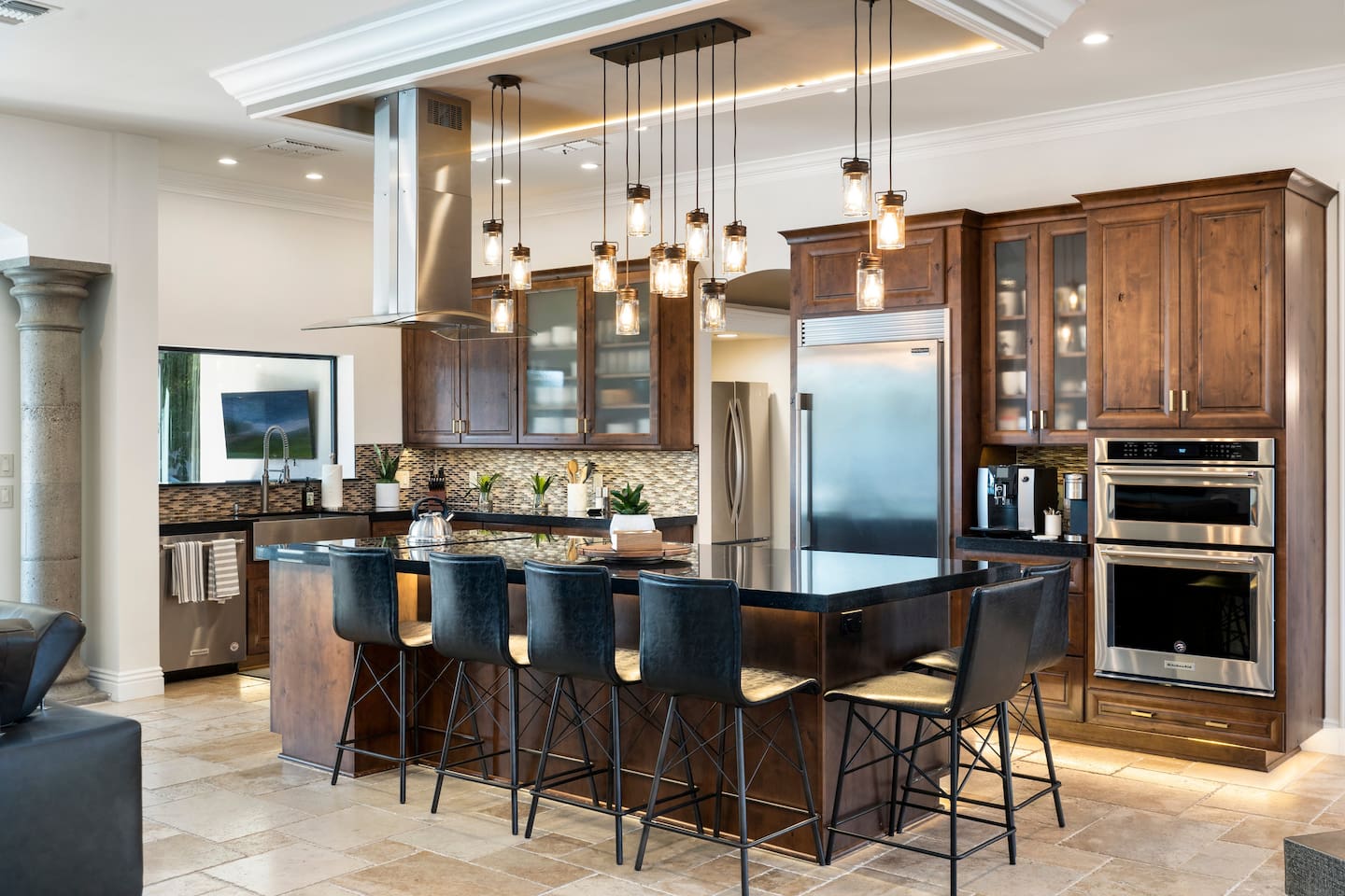 Island with six stools and coffee!