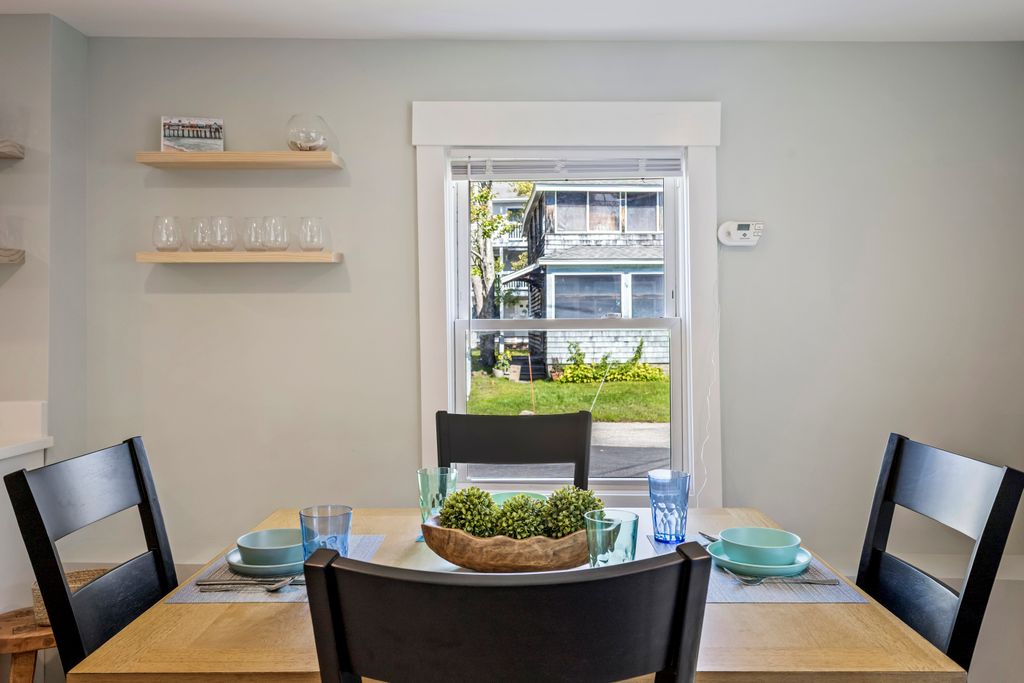 Enjoy meals together in this cozy dining area for 6.