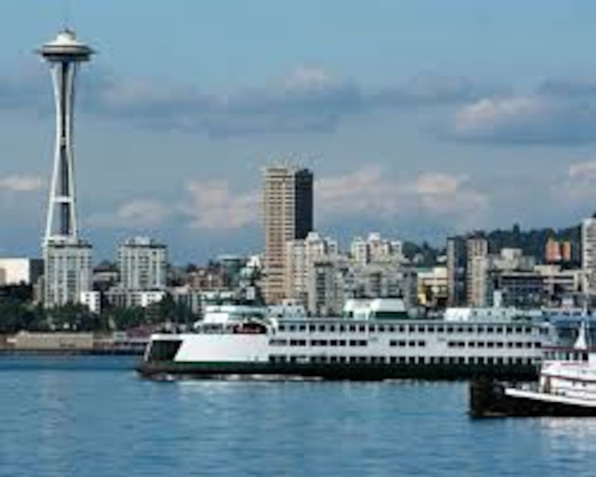 10 minutes to the Fauntleroy ferry to Vashon Island or Southworth / Port Orchard