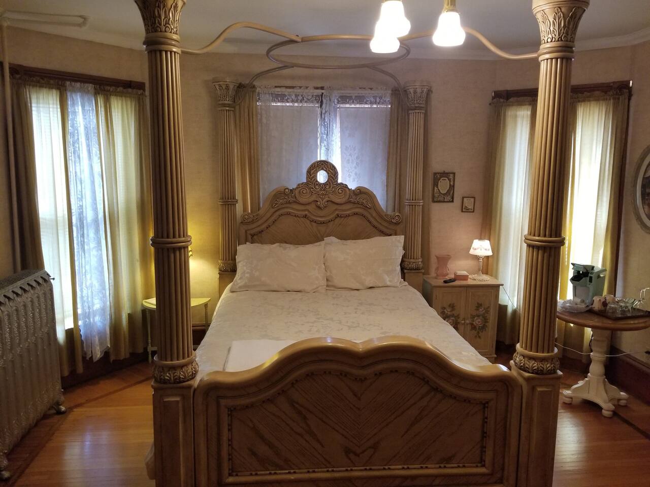 White Suite - Private Three Room Suite  with Private Bath that Features Beautiful Soaking Tub