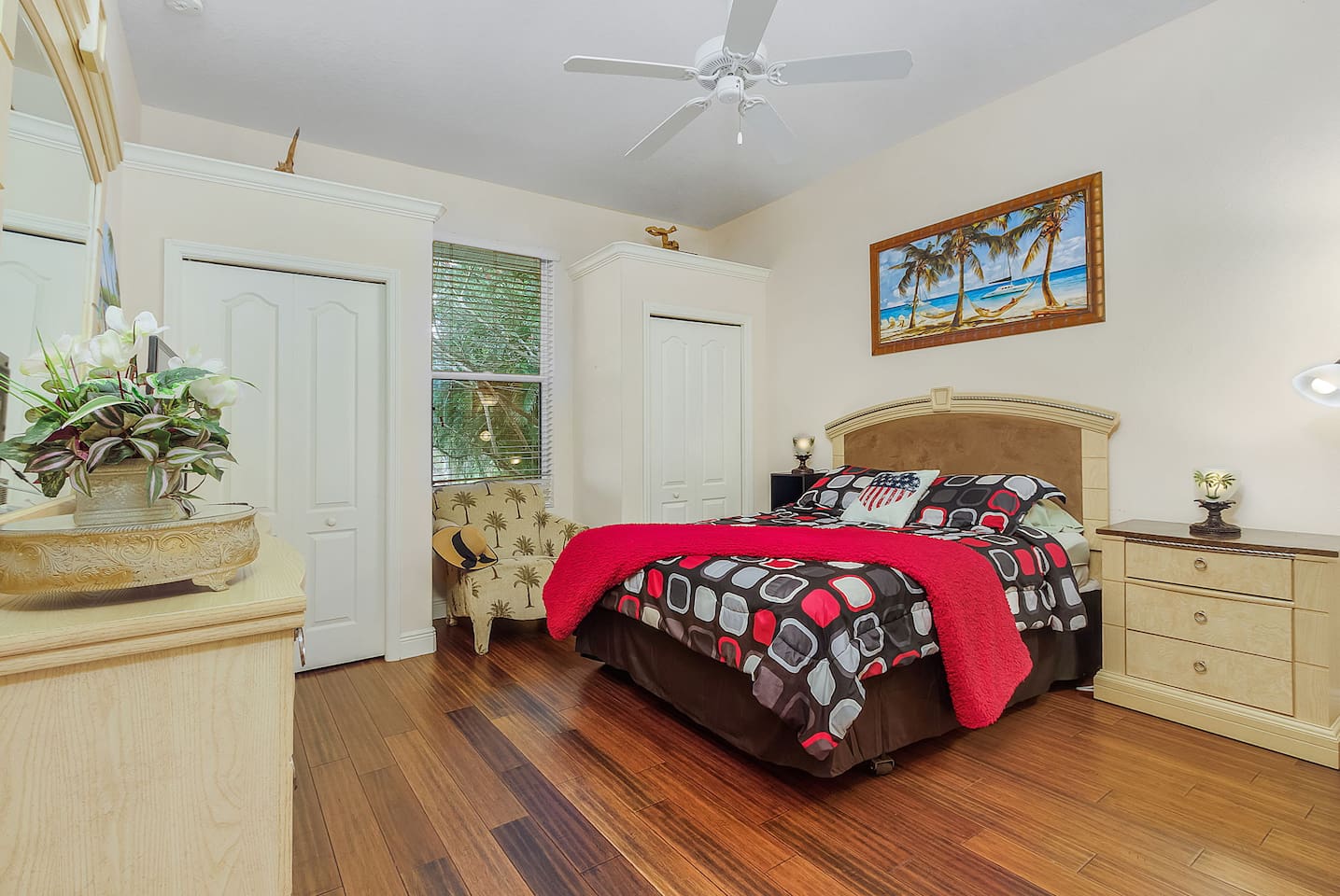 Villa Rosa - 1st Guest Suite with ensuite bathroom 