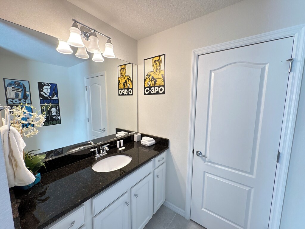Star Wars adjoining bath with separate sink and shared bathrub & shower/toilet