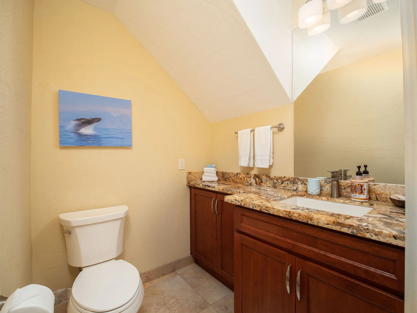 Entry 1/2 Bathroom