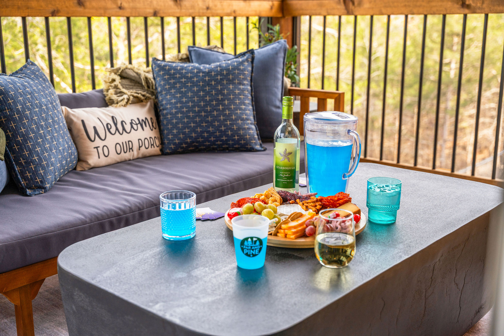Snacks and drinks while relaxing outside, yes please!