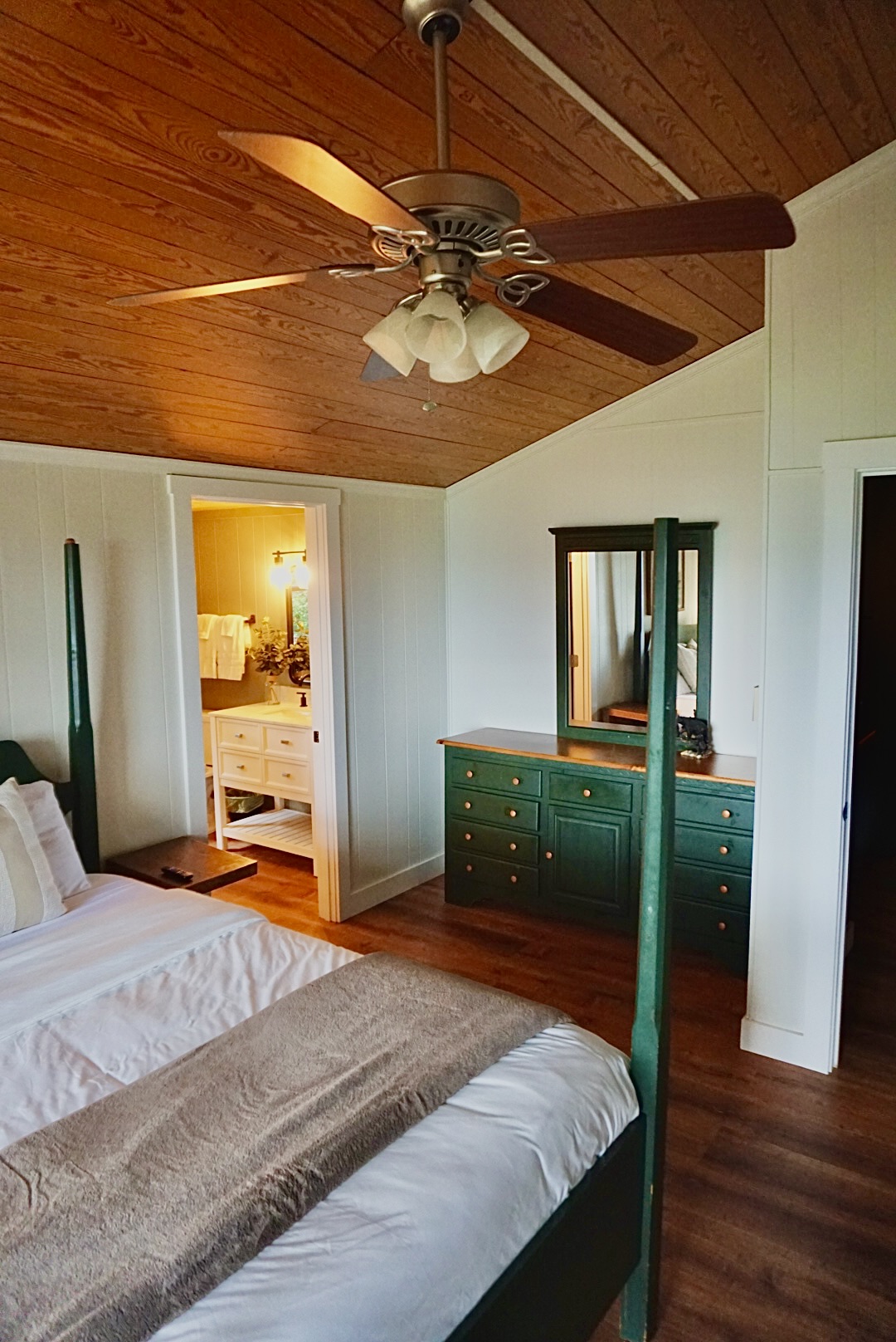 Stylish design meets rustic charm, complete with a spacious en-suite and vintage decor!