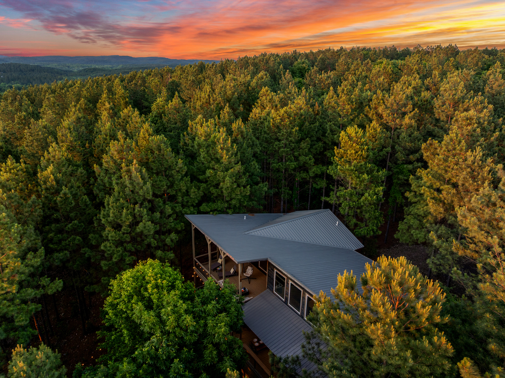 A welcoming cabin exterior surrounded by nature, offering a peaceful and private retreat from the moment you arrive. ✨