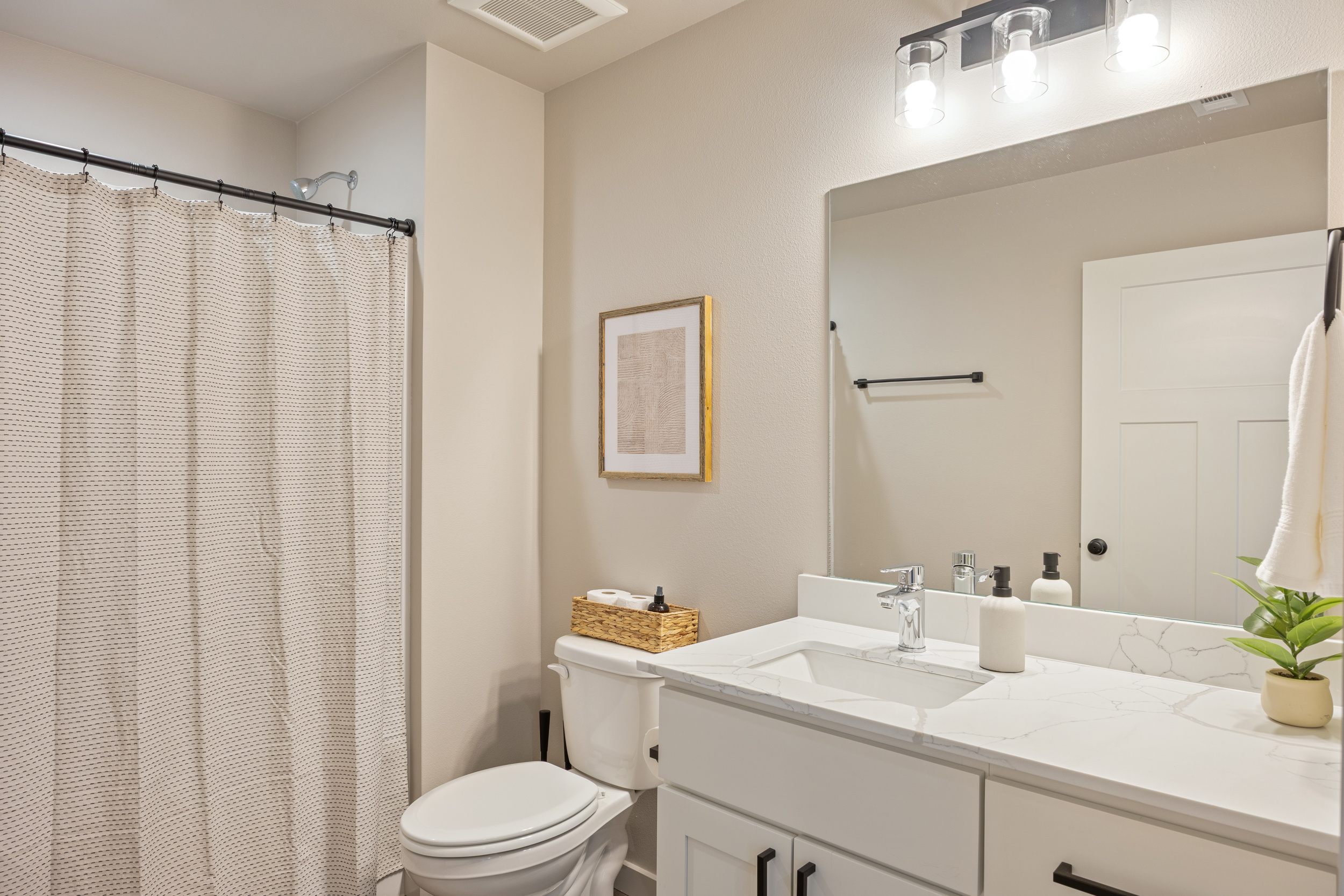 Guest bathroom | Handsoap | Extra Towels | Extra Toilet Paper | Room Freshener