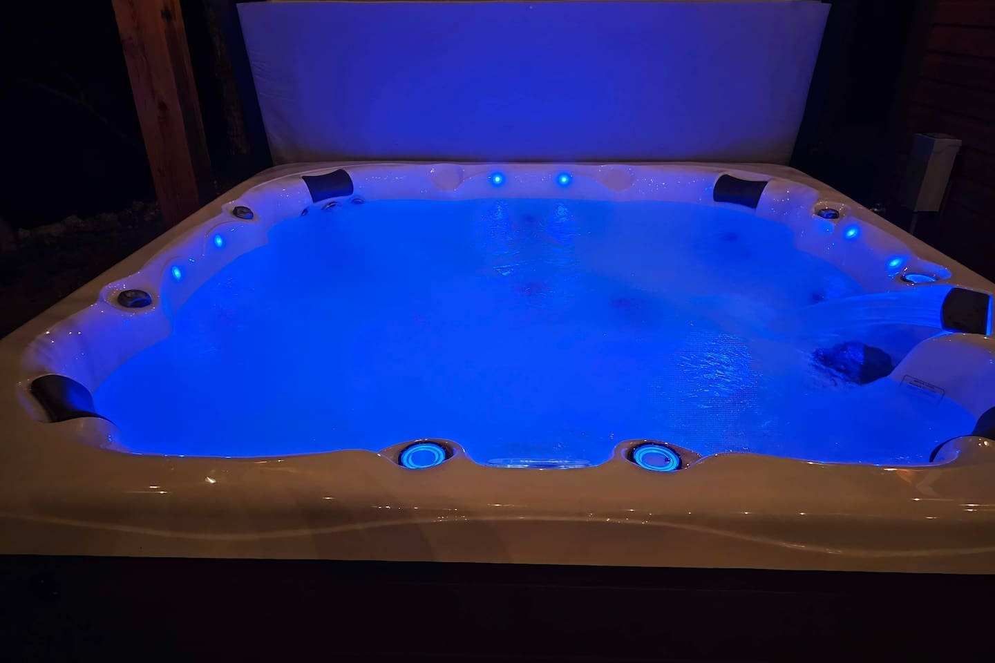 Relax under the stars in the private 8 person hot tub after lake days & Branson adventures.