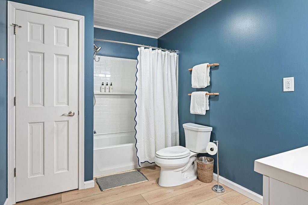 Shared bathroom on 2nd floor