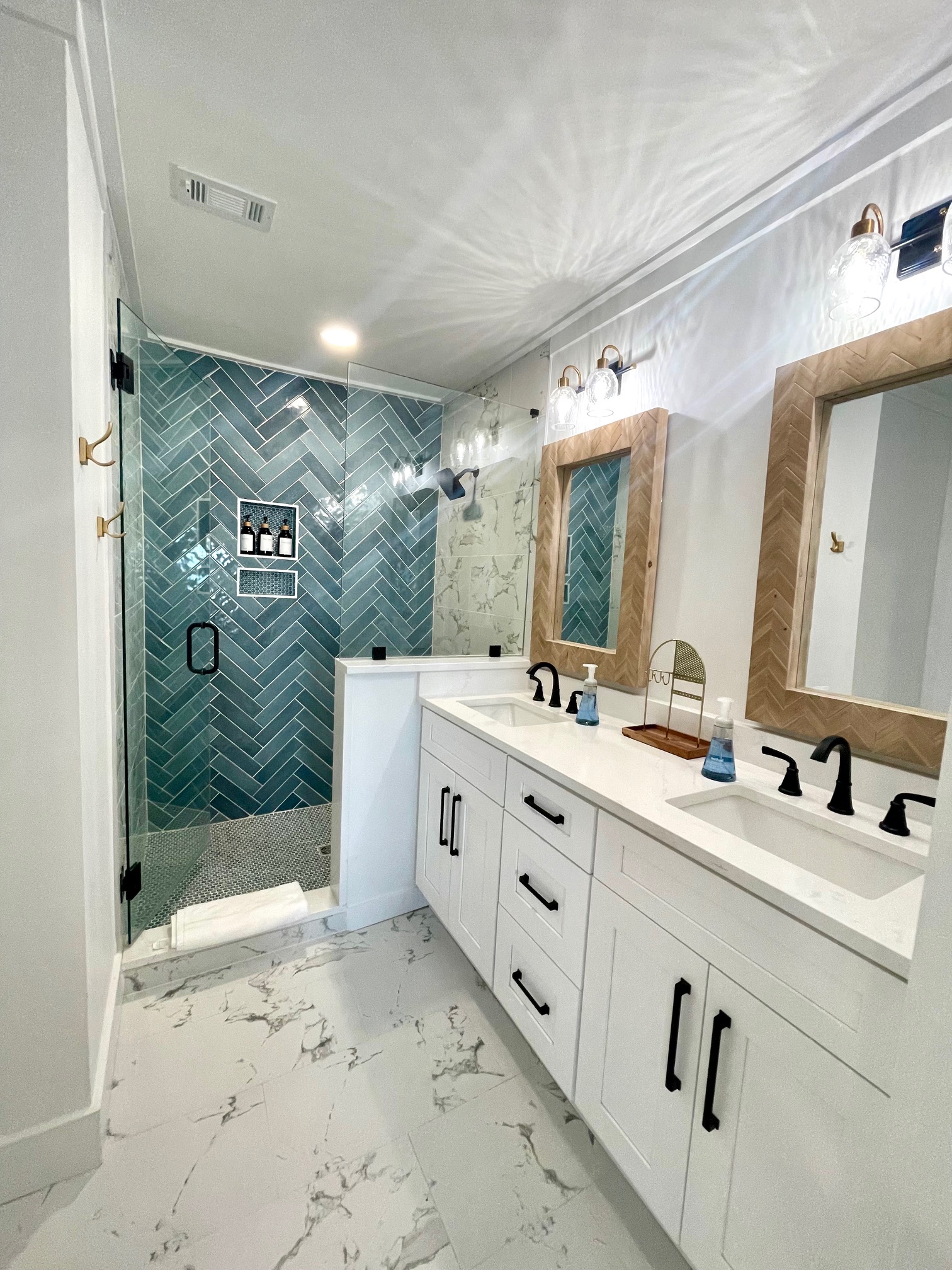 dual sinks in primary and spacious shower