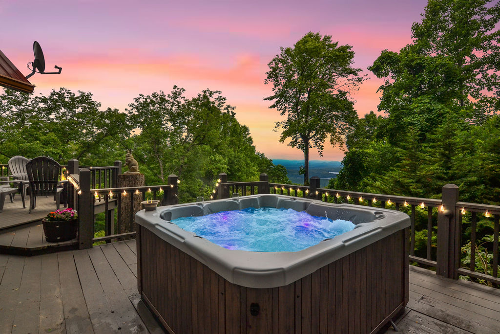 Italian Chalet overlooking Lake Blue Ridge, Blue Ridge GA