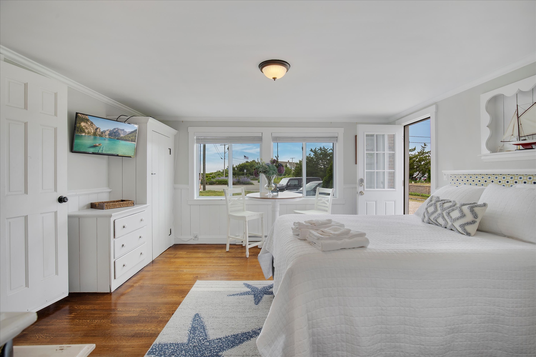 Queen Bedroom