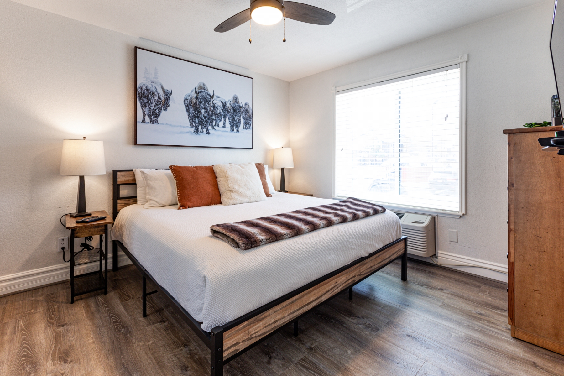 Master Bedroom. Cozy & Clean, View to the mountain.
