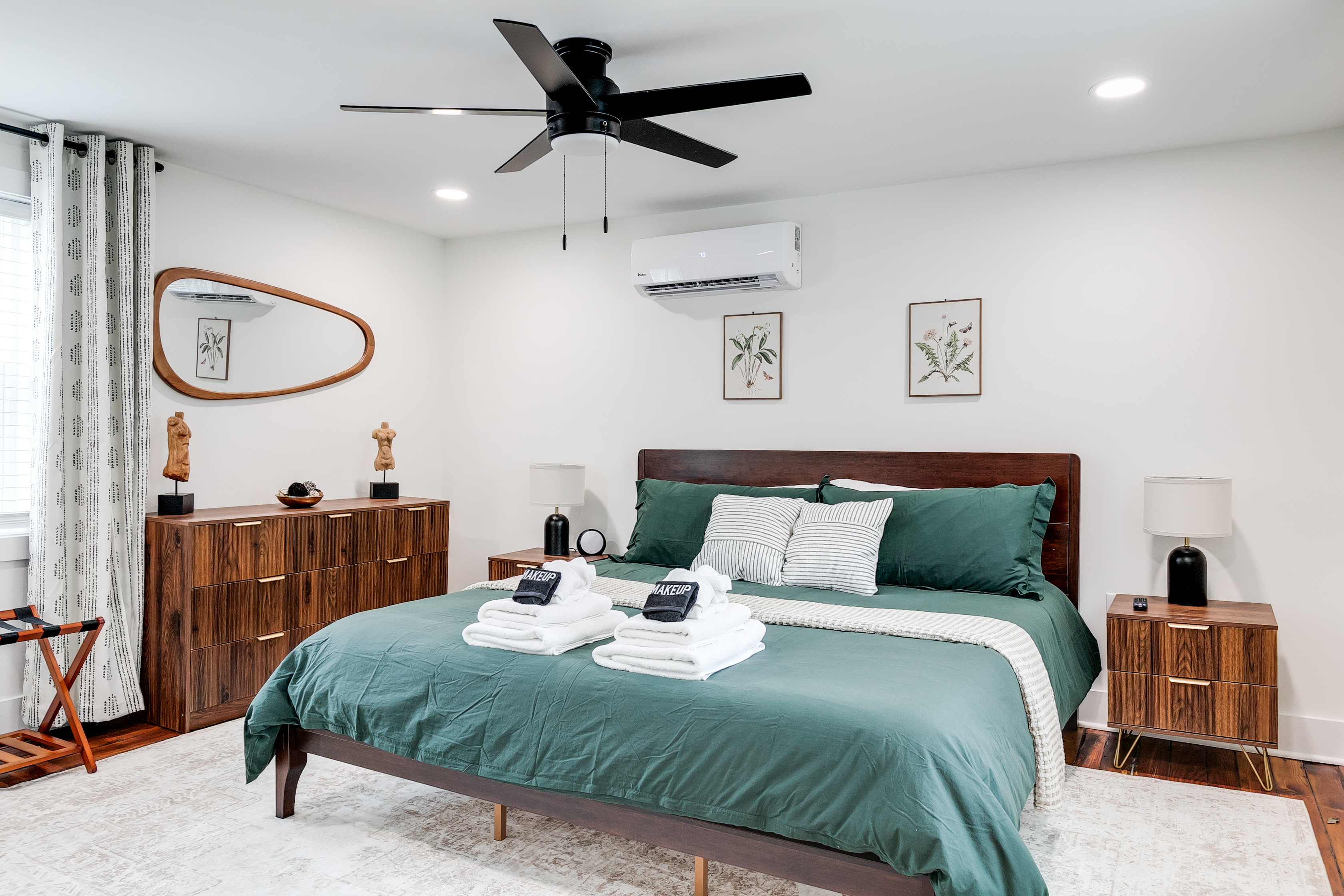 Stylish Suite: Unwind in a chic retreat with modern decor and plush bedding for a restful stay!