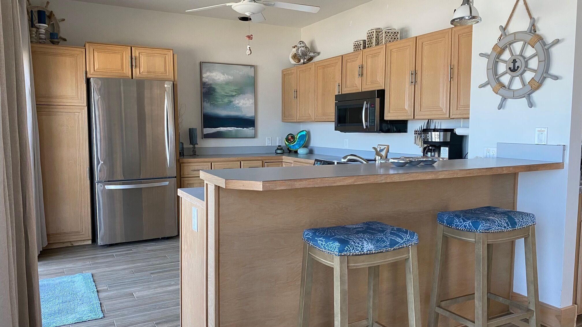 Dine at the kitchen counter 