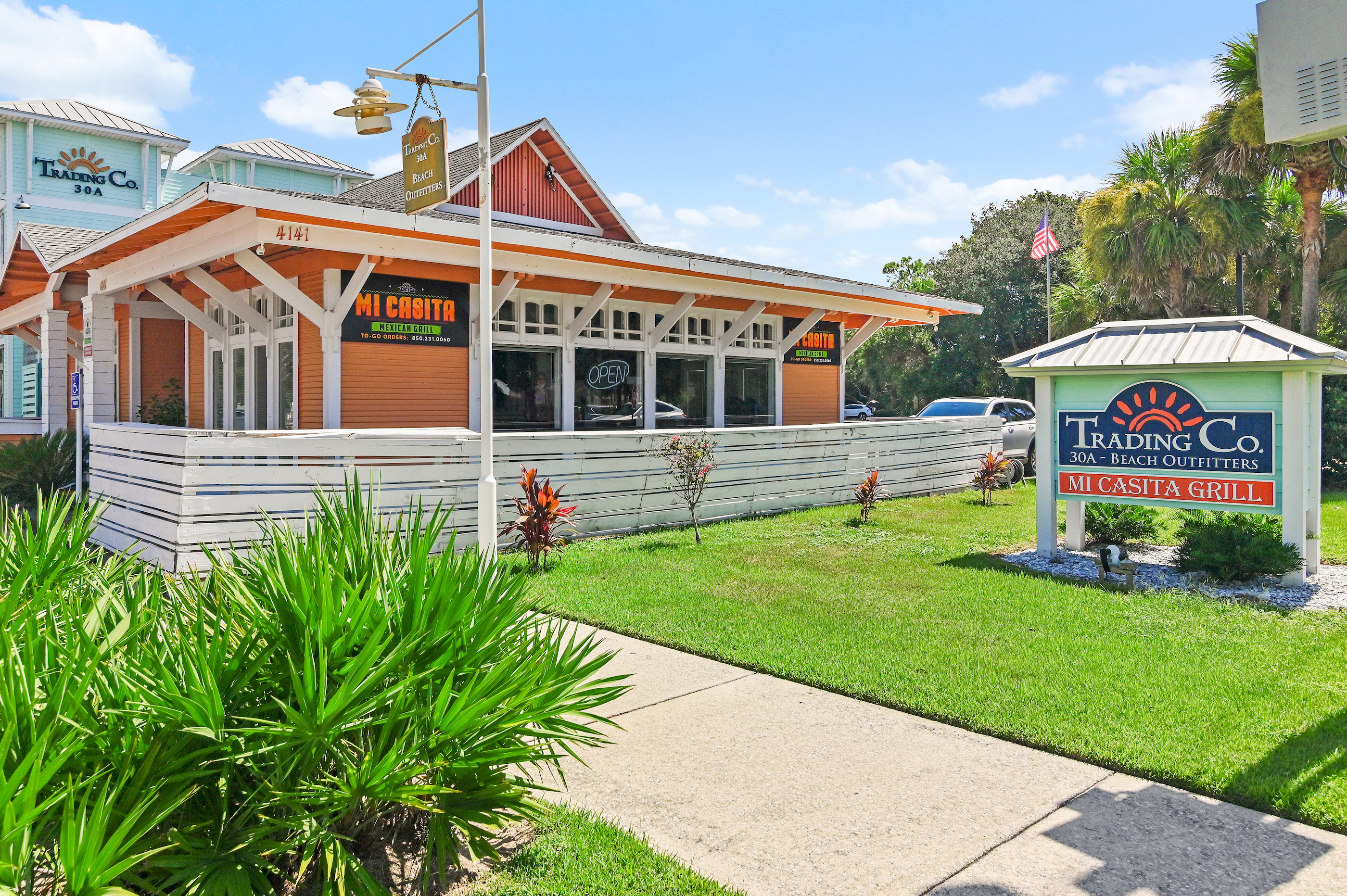 Great shopping and restaurants within walking distance of the condo.