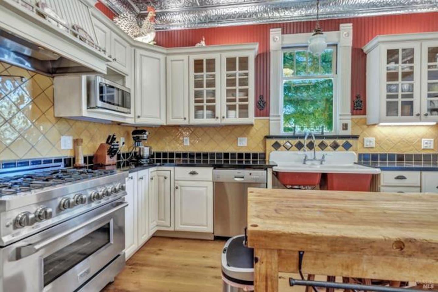 Full stocked kitchen.
