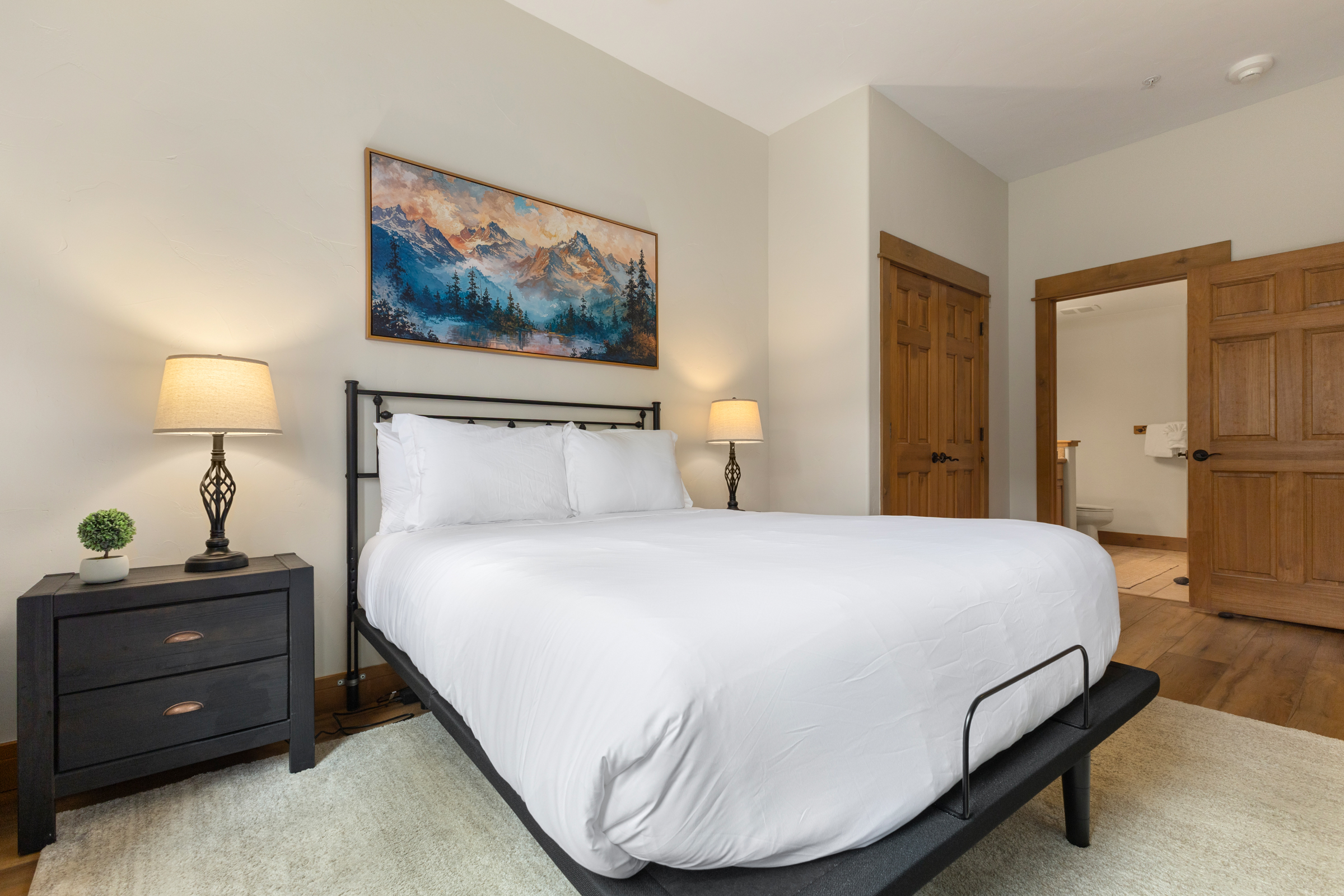Ensuite Bedroom 1 | Queensize Bed