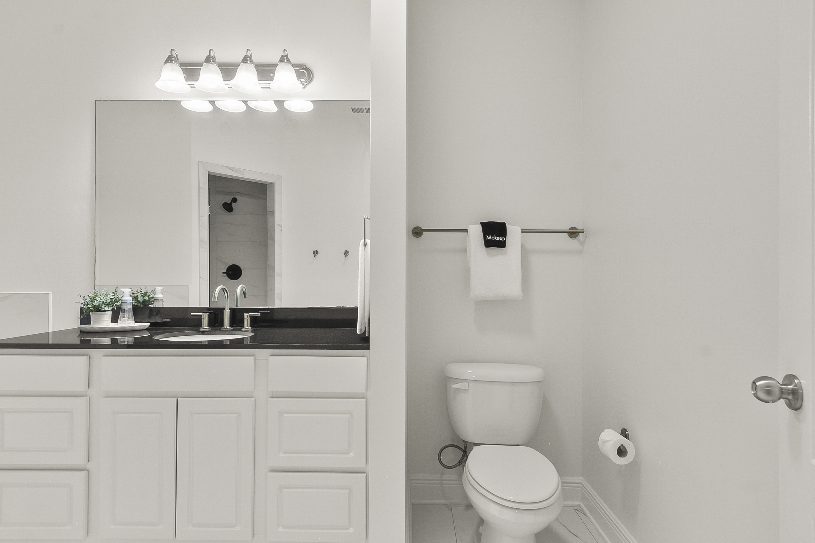 Master Bedroom - En-Suite Bathroom