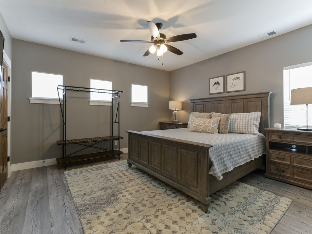 Upstairs King suite 3 with ensuite bathroom