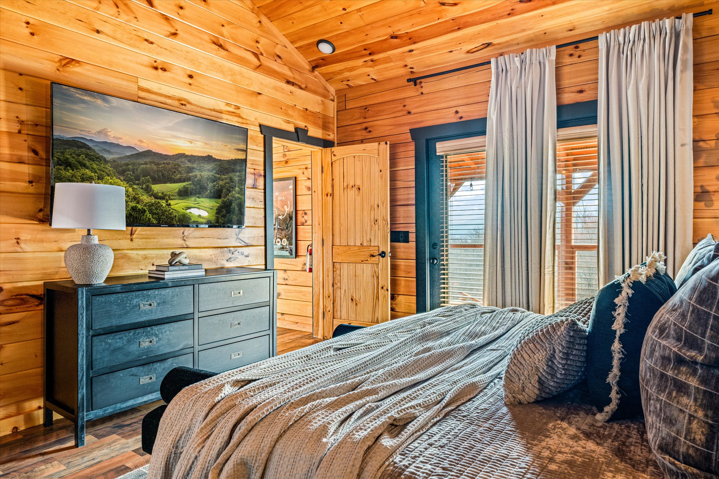 Step straight from your bedroom onto the deck 🌿☀️