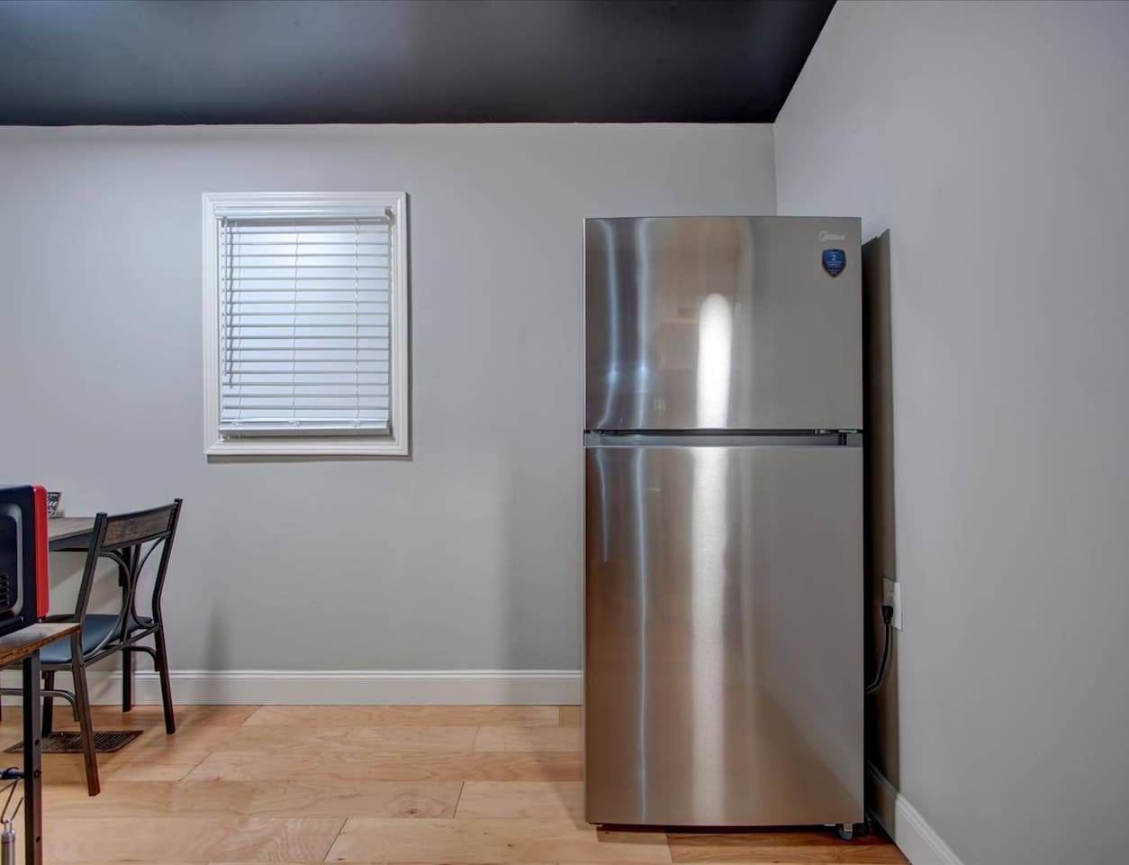 kitchen & breakfast area