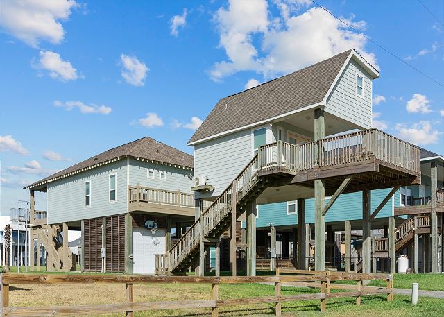 eb6062e479434a9aa50c9e9bb99fa64a | Beachhouse | Texas | TX | Vacation Homes | Galveston | Crystal Beach | Kokomo | Breezy Days | Beachfront Elegance | Sunrise Serenity | Southern Sands Property Management, LLC
