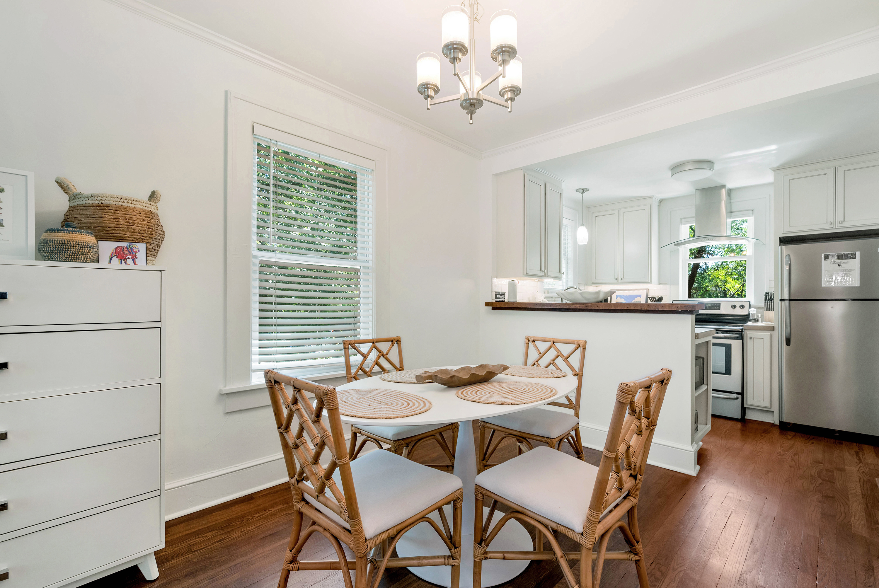 Open floorpan with lots of light!