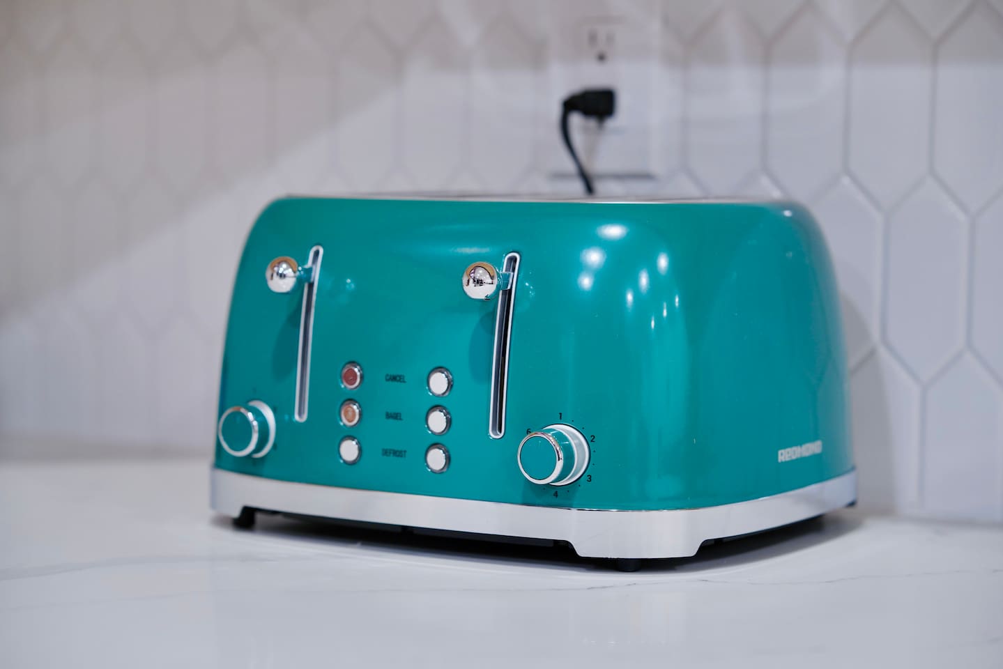 Super cute toaster :)