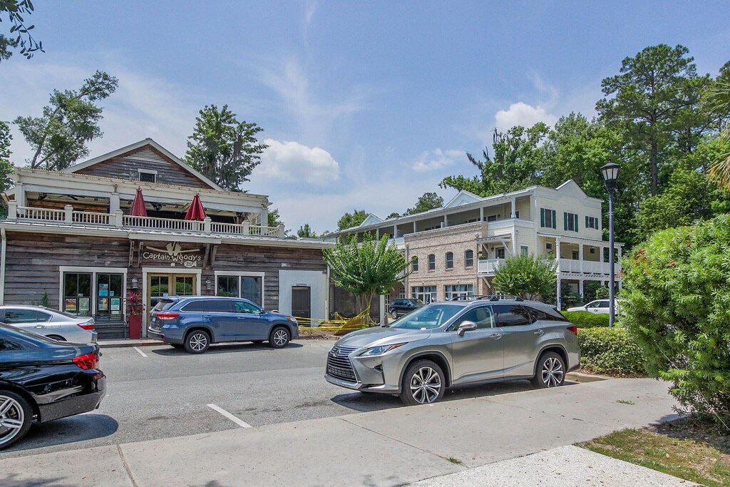 Captain Woody&rsquo;s...A great seafood restaurant next door 