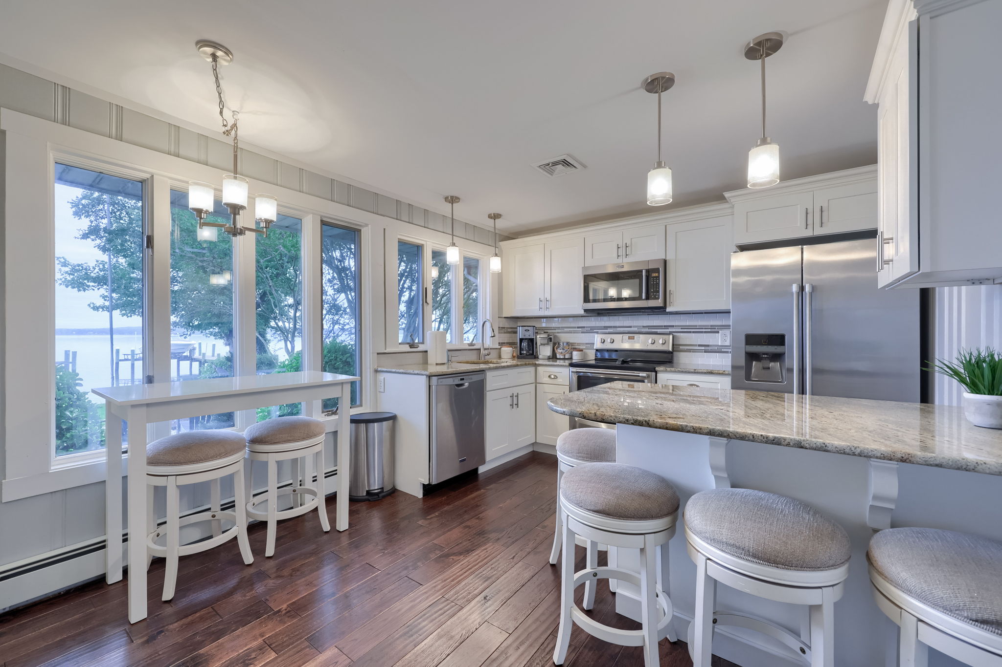 Eat In Kitchen with seating for 6